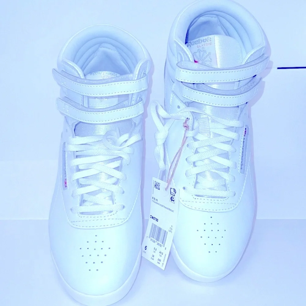 Reebok size 6 fits women’s size 7.5